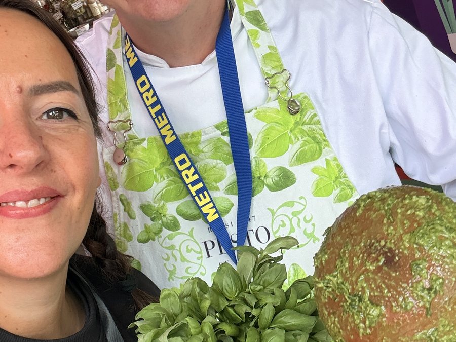 Frisch gestoßenes Pesto genovese